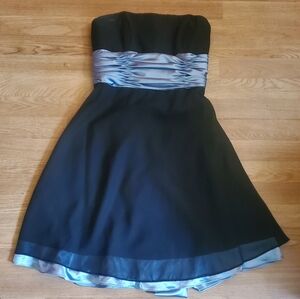 Black and blue strapless short dress